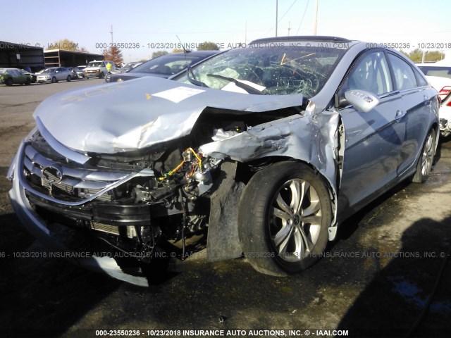 5NPEC4AC0DH603827 - 2013 HYUNDAI SONATA SE/LIMITED SILVER photo 2