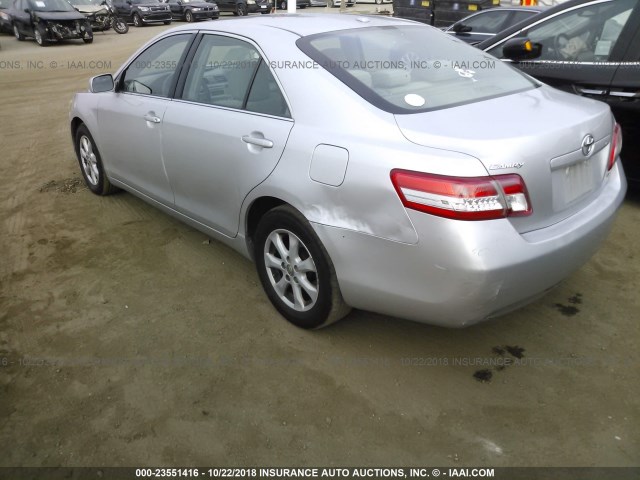 4T1BF3EK0BU771584 - 2011 TOYOTA CAMRY SE/LE/XLE SILVER photo 3