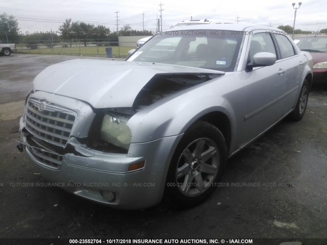 2C3KA53G67H715497 - 2007 CHRYSLER 300 TOURING SILVER photo 2