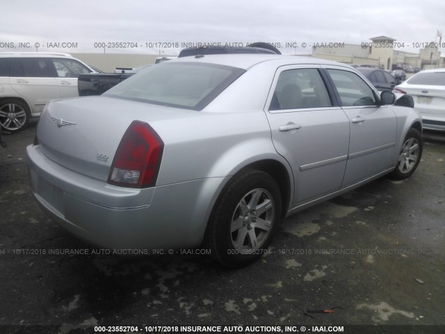 2C3KA53G67H715497 - 2007 CHRYSLER 300 TOURING SILVER photo 4