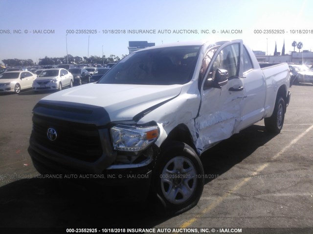 5TFRM5F14GX103691 - 2016 TOYOTA TUNDRA DOUBLE CAB SR/SR5 WHITE photo 2