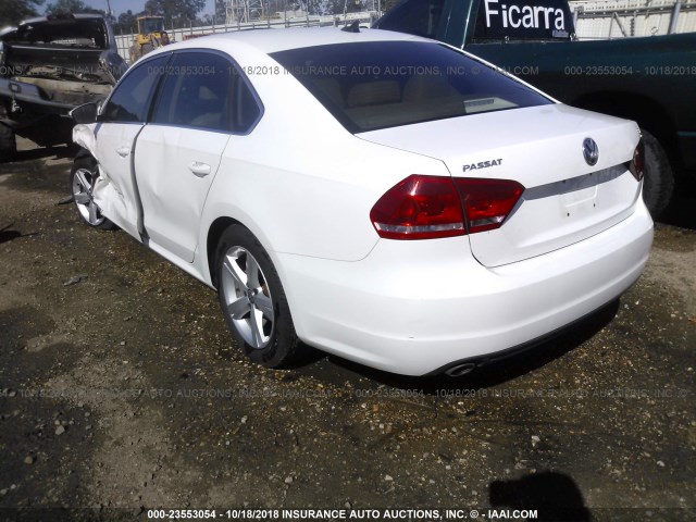 1VWBH7A31CC019966 - 2012 VOLKSWAGEN PASSAT SE WHITE photo 3