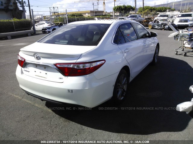 4T1BF1FK1GU247726 - 2016 TOYOTA CAMRY LE/XLE/SE/XSE WHITE photo 4