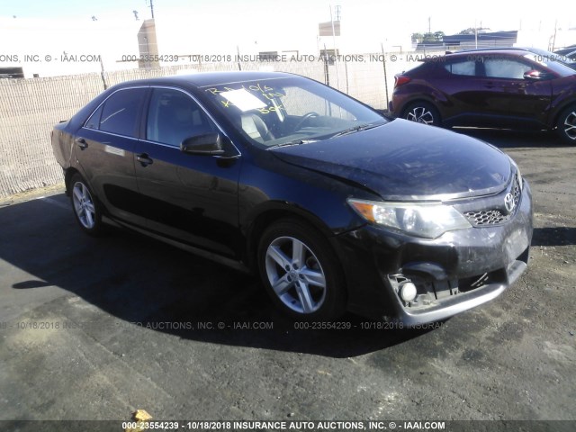 4T1BF1FK0CU017587 - 2012 TOYOTA CAMRY SE/LE/XLE 黑色 照片 1