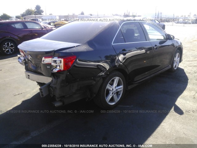4T1BF1FK0CU017587 - 2012 TOYOTA CAMRY SE/LE/XLE 黑色 照片 4