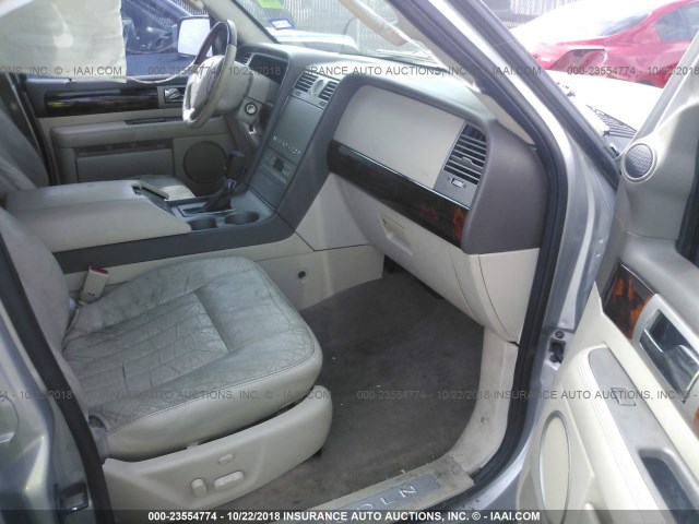 5LMFU27RX4LJ02482 - 2004 LINCOLN NAVIGATOR 银色 照片 5