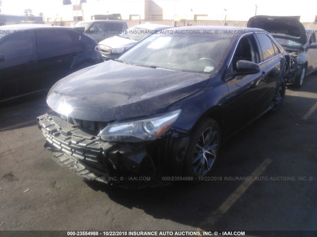 4T1BF1FK8HU315277 - 2017 TOYOTA CAMRY LE/XLE/SE/XSE BLACK photo 2