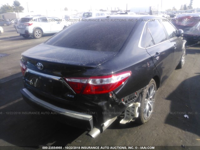 4T1BF1FK8HU315277 - 2017 TOYOTA CAMRY LE/XLE/SE/XSE BLACK photo 4