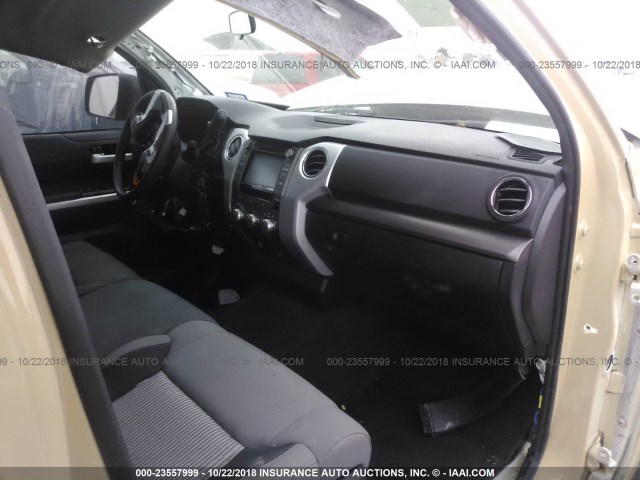 5TFEM5F15EX082409 - 2014 TOYOTA TUNDRA CREWMAX SR5 TAN photo 5