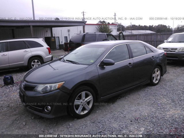 4T1BF1FK2DU231255 - 2013 TOYOTA CAMRY L/SE/LE/XLE 灰色 照片 2
