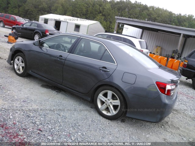 4T1BF1FK2DU231255 - 2013 TOYOTA CAMRY L/SE/LE/XLE 灰色 照片 3