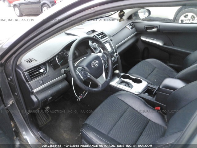 4T1BF1FK2DU231255 - 2013 TOYOTA CAMRY L/SE/LE/XLE 灰色 照片 5
