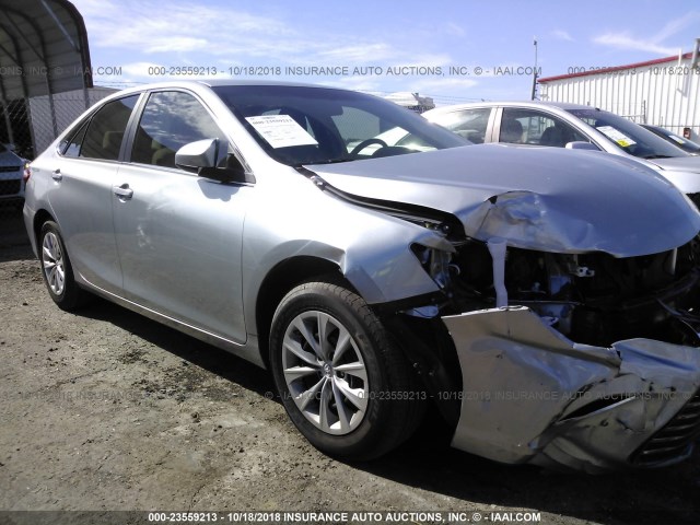 4T1BF1FK5GU252377 - 2016 TOYOTA CAMRY LE/XLE/SE/XSE SILVER photo 1