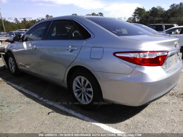 4T1BF1FK5GU252377 - 2016 TOYOTA CAMRY LE/XLE/SE/XSE SILVER photo 3