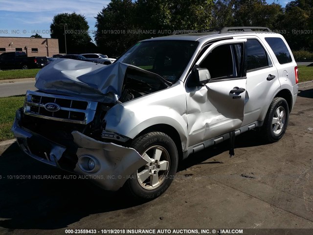 1FMCU9DG7BKA46814 - 2011 FORD ESCAPE XLT SILVER photo 2