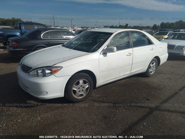 4T1BF32K53U038808 - 2003 TOYOTA CAMRY LE/XLE/SE WHITE photo 2