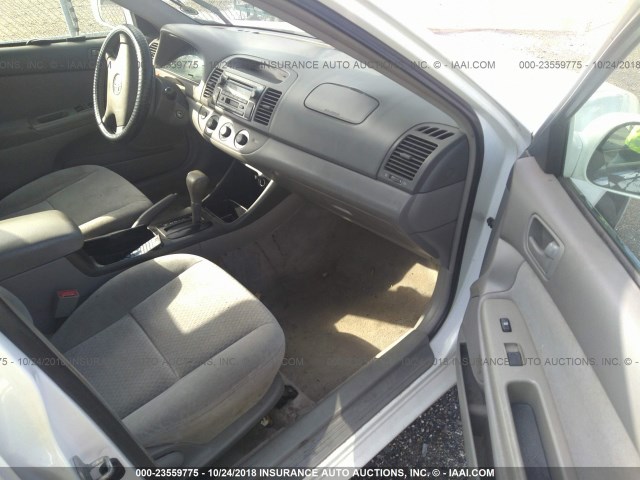 4T1BF32K53U038808 - 2003 TOYOTA CAMRY LE/XLE/SE WHITE photo 5