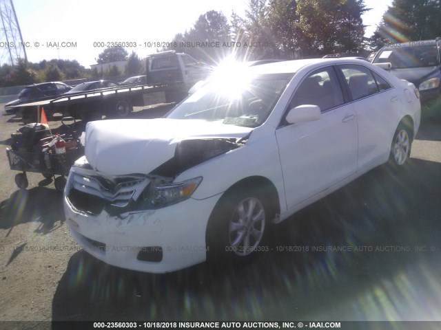 4T1BF3EK1BU705741 - 2011 TOYOTA CAMRY SE/LE/XLE WHITE photo 2