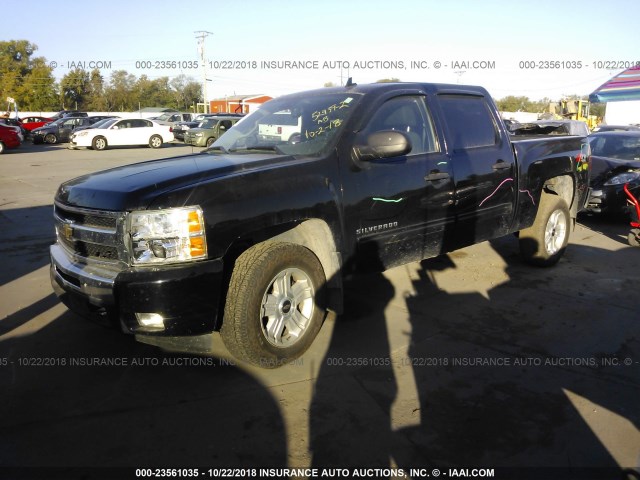 1GCPKSE32BF149324 - 2011 CHEVROLET SILVERADO K1500 LT BLACK photo 2