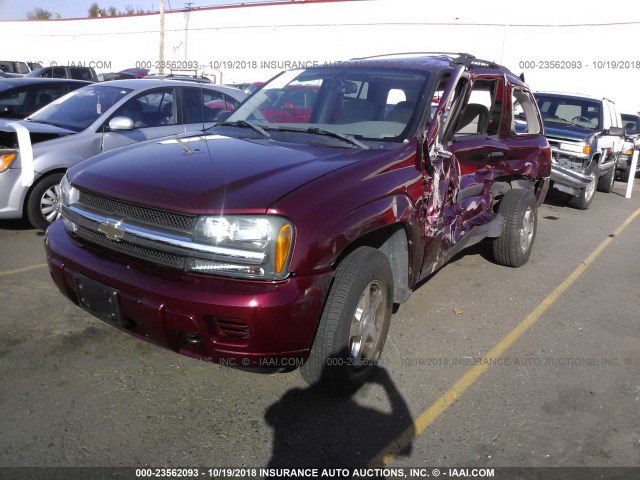 1GNDT13S652353308 - 2005 CHEVROLET TRAILBLAZER LS/LT MAROON photo 2