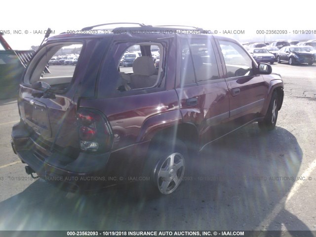 1GNDT13S652353308 - 2005 CHEVROLET TRAILBLAZER LS/LT MAROON photo 4