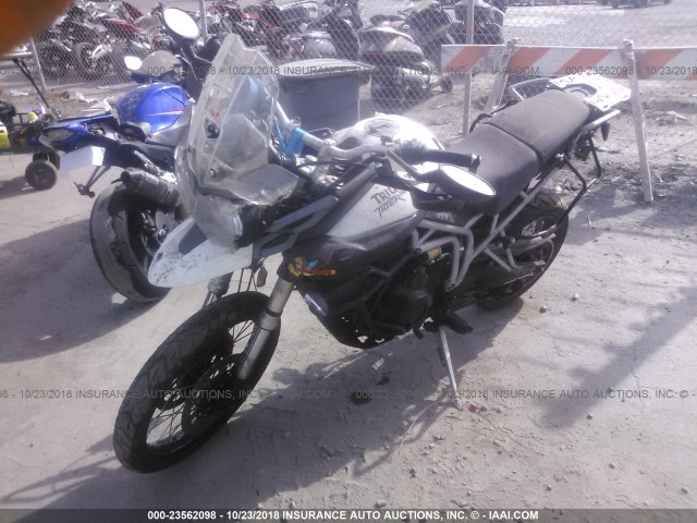 SMTE06BF1BJ496497 - 2011 TRIUMPH MOTORCYCLE TIGER 800XC ABS შავი ფოტო 2