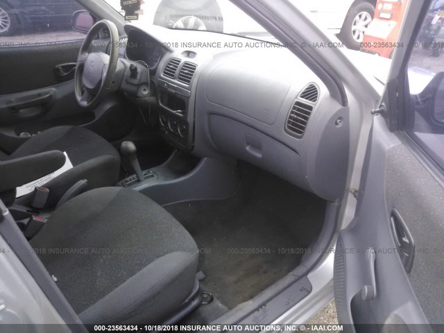 KMHCG45C11U192330 - 2001 HYUNDAI ACCENT GL SILVER photo 5