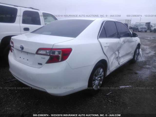 4T1BD1FKXEU134862 - 2014 TOYOTA CAMRY HYBRID/LE/XLE WHITE photo 4