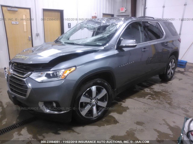 1GNEVHKW7JJ227311 - 2018 CHEVROLET TRAVERSE LT GRAY photo 2