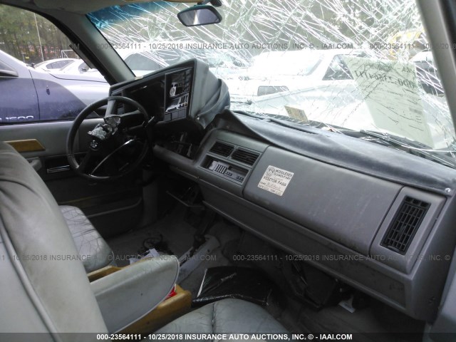 2GDEK19K8P1539647 - 1993 GMC SIERRA K1500 GRAY photo 5