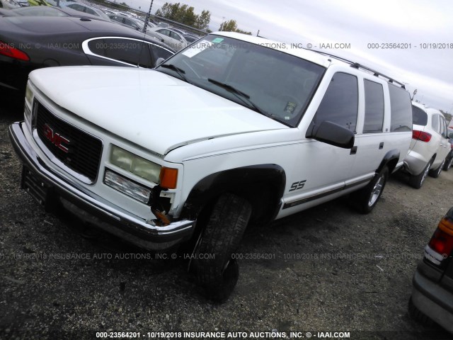 1GKFK16K4SJ717506 - 1995 GMC SUBURBAN K1500 WHITE photo 2