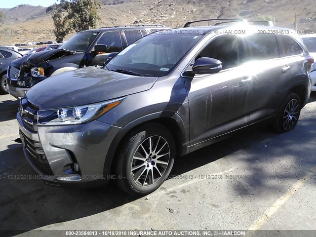 5TDKZRFH4HS514541 - 2017 TOYOTA HIGHLANDER SE/XLE GRAY photo 2