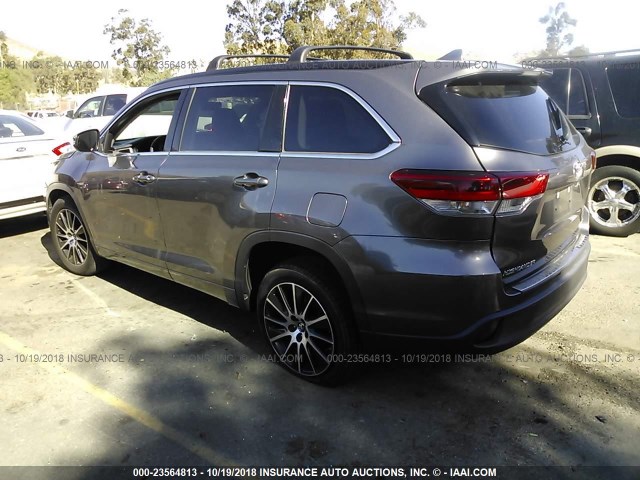 5TDKZRFH4HS514541 - 2017 TOYOTA HIGHLANDER SE/XLE GRAY photo 3