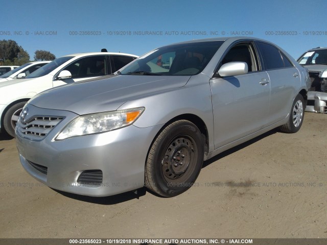 4T4BF3EK0BR192262 - 2011 TOYOTA CAMRY SE/LE/XLE SILVER photo 2