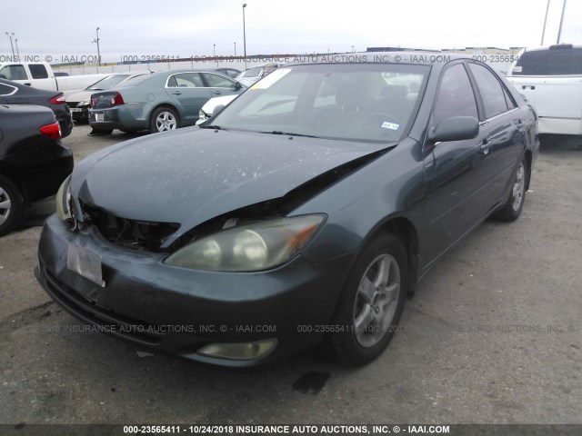 4T1BE32K12U502808 - 2002 TOYOTA CAMRY LE/XLE/SE GREEN photo 2