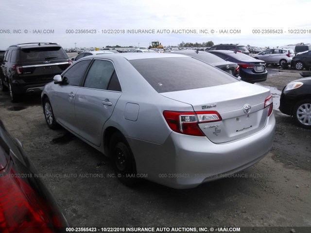 4T1BF1FK3CU096723 - 2012 TOYOTA CAMRY SE/LE/XLE SILVER photo 3