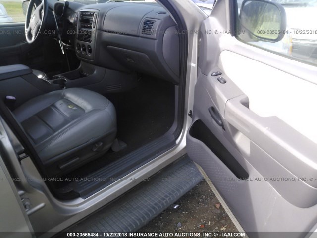 1FMZU63KX5UB55467 - 2005 FORD EXPLORER XLT/XLT SPORT/NBX 银色 照片 5