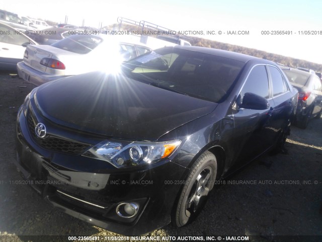 4T1BF1FK6CU110257 - 2012 TOYOTA CAMRY SE/LE/XLE BLACK photo 2