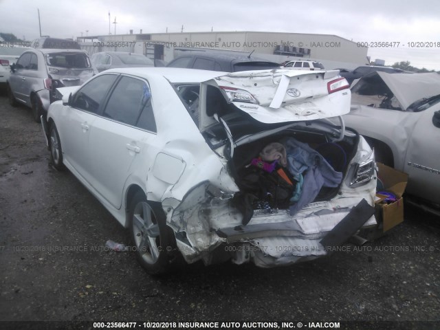 4T1BF1FK2CU187112 - 2012 TOYOTA CAMRY SE/LE/XLE 白色 照片 3