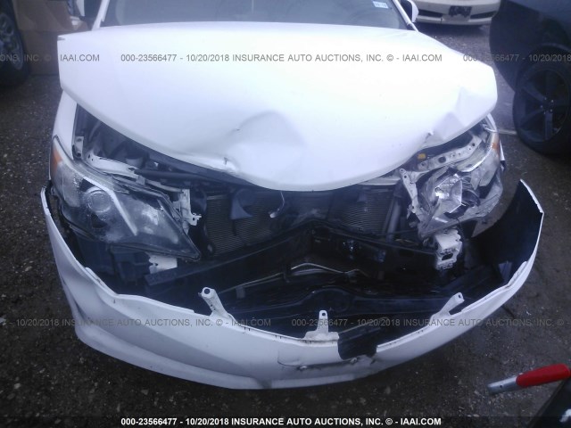 4T1BF1FK2CU187112 - 2012 TOYOTA CAMRY SE/LE/XLE 白色 照片 6