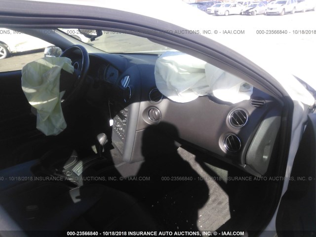 2G2WP552581171487 - 2008 PONTIAC GRAND PRIX WHITE photo 5