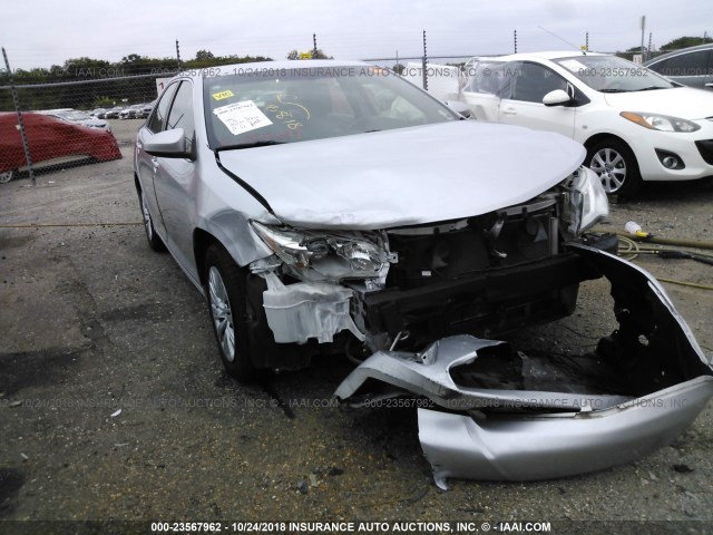 4T4BF1FK5ER442909 - 2014 TOYOTA CAMRY L/SE/LE/XLE SILVER photo 1
