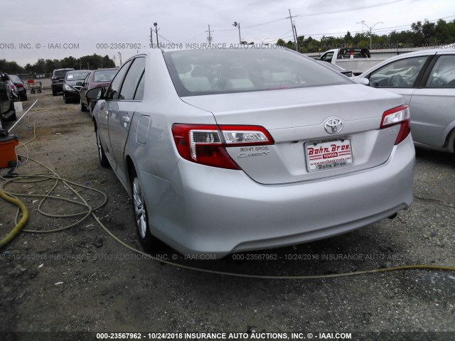 4T4BF1FK5ER442909 - 2014 TOYOTA CAMRY L/SE/LE/XLE SILVER photo 3