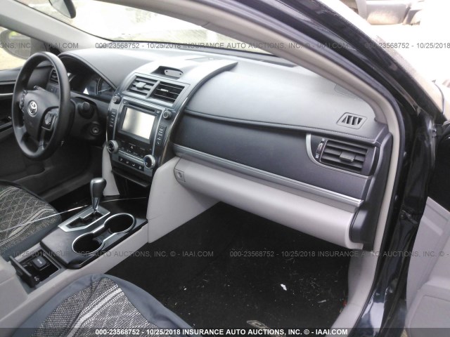 4T4BF1FK0ER407873 - 2014 TOYOTA CAMRY L/SE/LE/XLE Qara foto 5