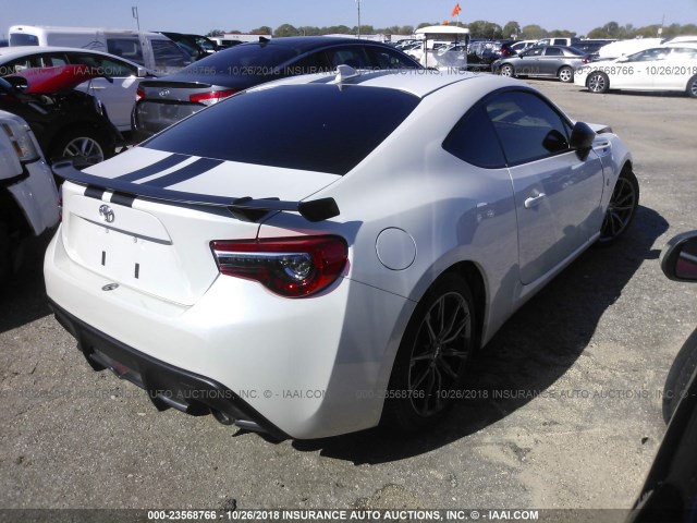 JF1ZNAA13H8707683 - 2017 TOYOTA 86 SPECIAL EDITION WHITE photo 4