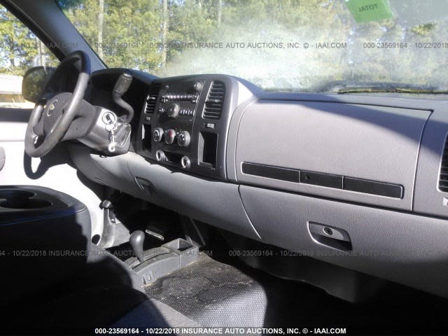 1GCEK14XX7Z640218 - 2007 CHEVROLET SILVERADO K1500 CLASSIC WHITE photo 5