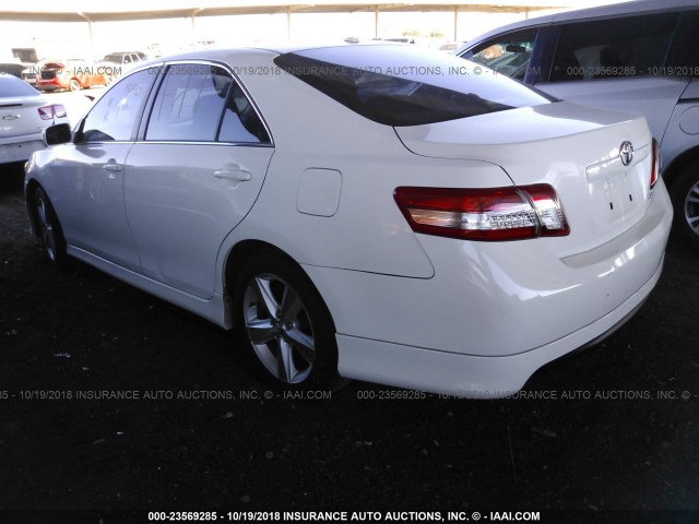 4T1BF3EK4AU502843 - 2010 TOYOTA CAMRY SE/LE/XLE WHITE photo 3