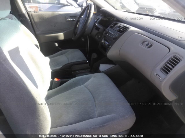 1HGCF86621A042222 - 2001 HONDA ACCORD VALUE SILVER photo 5