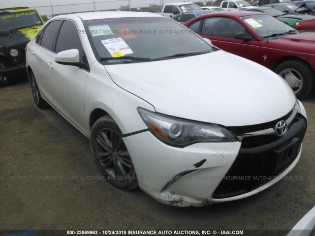 4T1BF1FK5FU060830 - 2015 TOYOTA CAMRY LE/XLE/SE/XSE WHITE photo 1