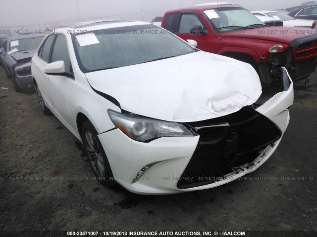 4T1BF1FK1GU174552 - 2016 TOYOTA CAMRY LE/XLE/SE/XSE WHITE photo 1